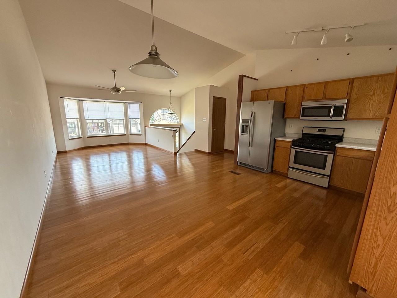 3056 Valley Oaks Dr - Photo 5 of 19