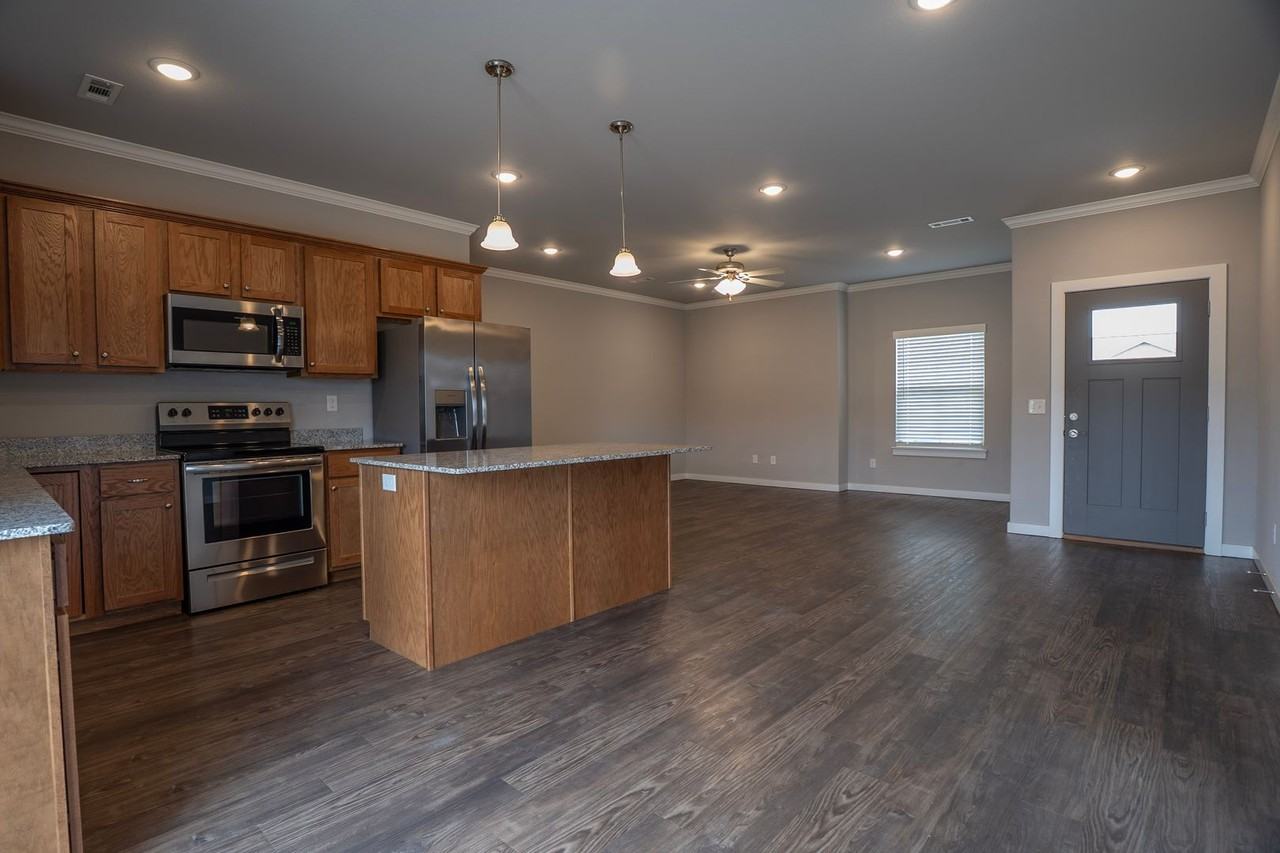 1722 Booker Cir - Photo 3 of 18