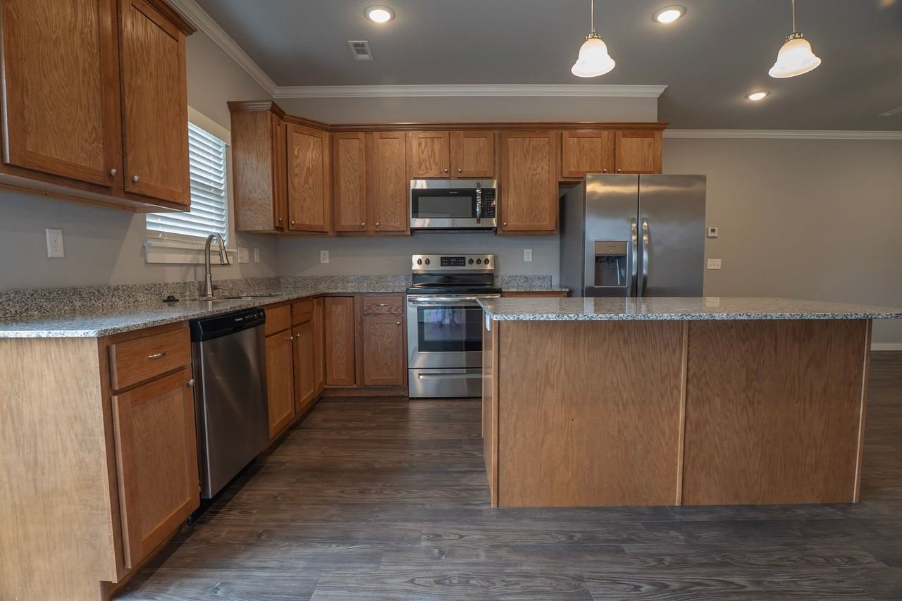 1722 Booker Cir - Photo 4 of 18