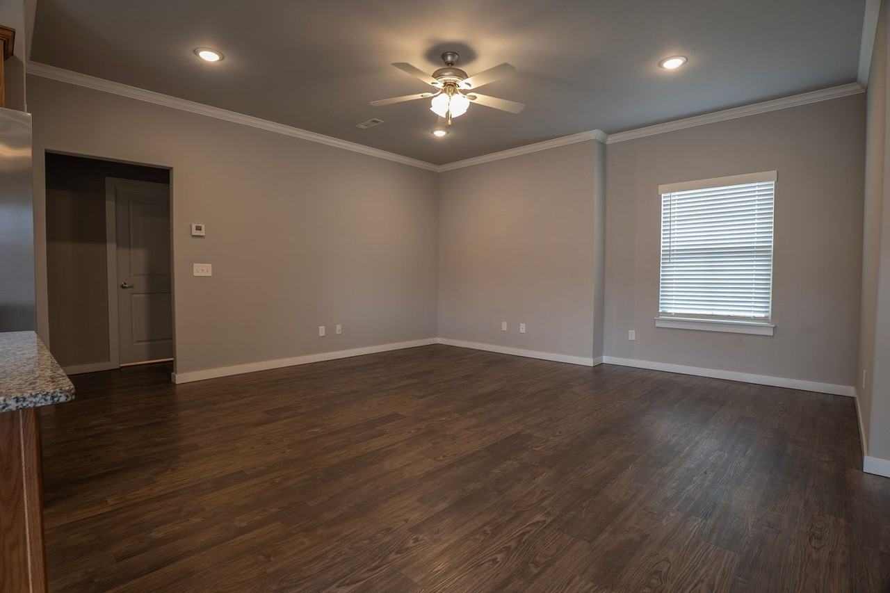 1722 Booker Cir - Photo 6 of 18