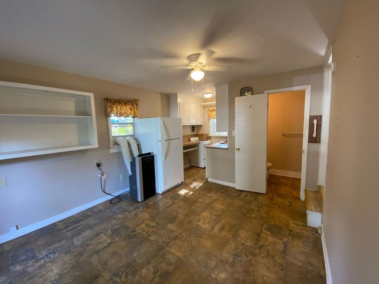 3 1/2 Apollo Rd - Photo 3 of 10