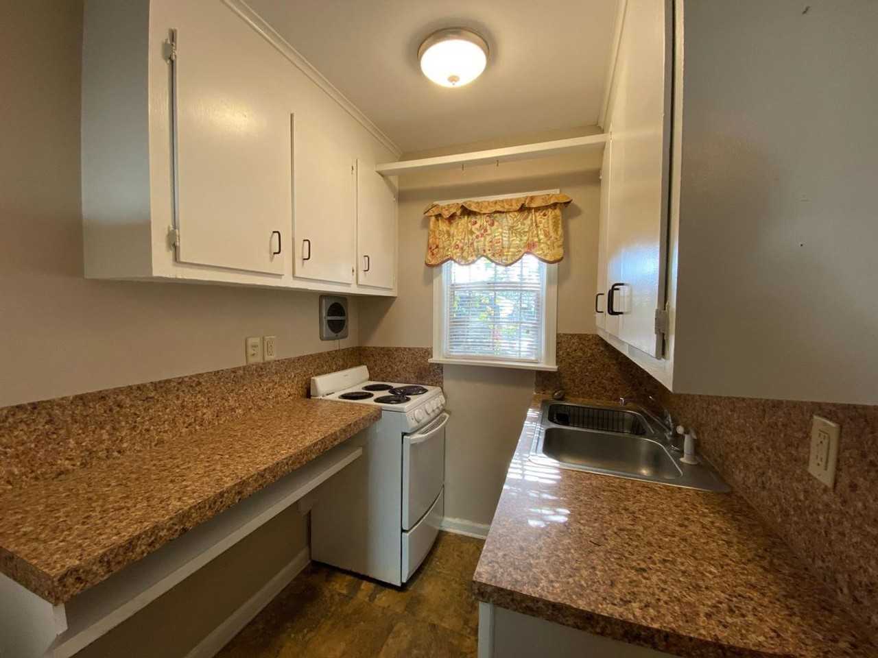 3 1/2 Apollo Rd - Photo 4 of 10