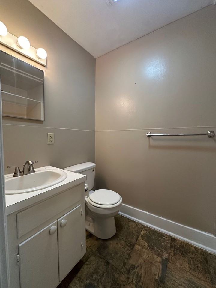 3 1/2 Apollo Rd - Photo 5 of 10