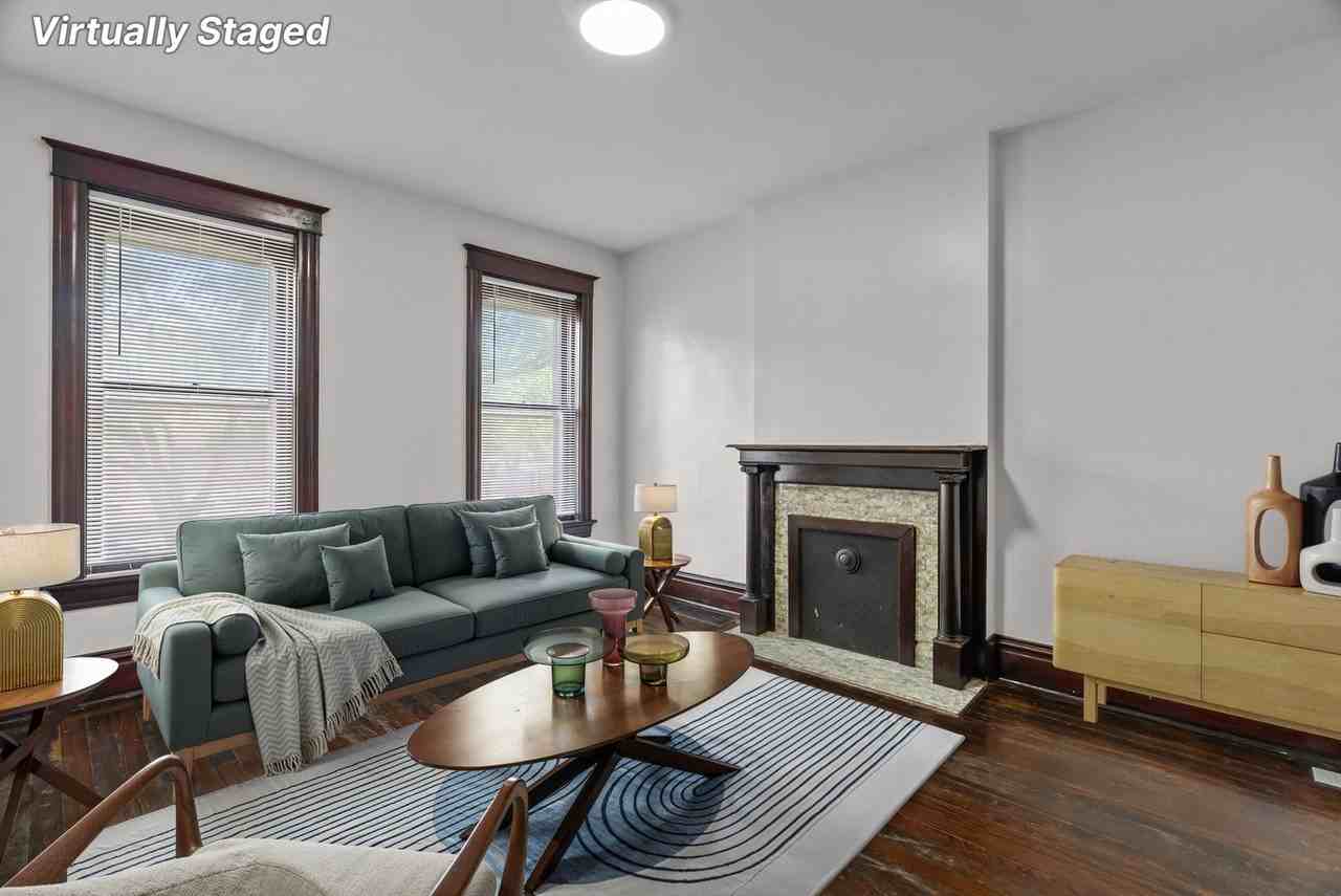 2042 Russell Blvd - Photo 3 of 10