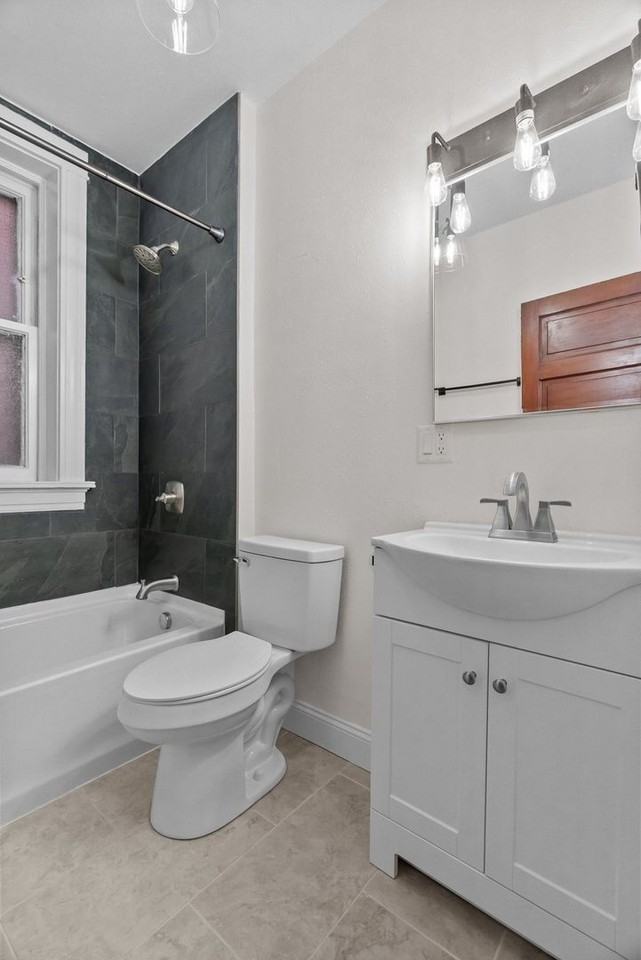2042 Russell Blvd - Photo 4 of 10
