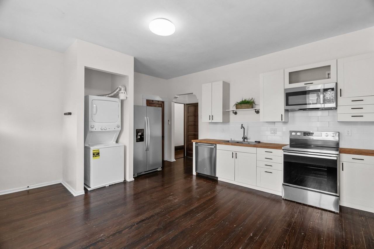 2042 Russell Blvd - Photo 7 of 10