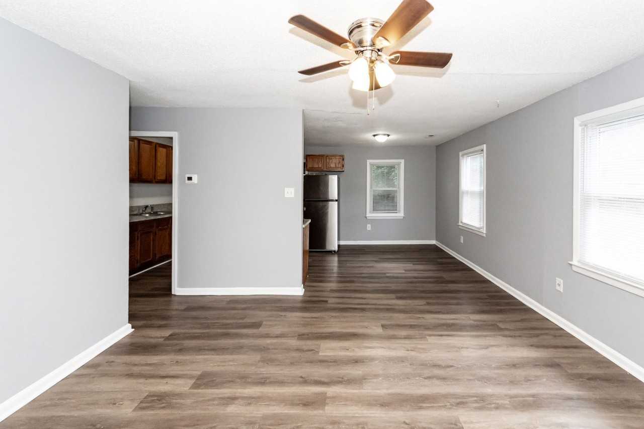 1529 Marietta St - Photo 4 of 31