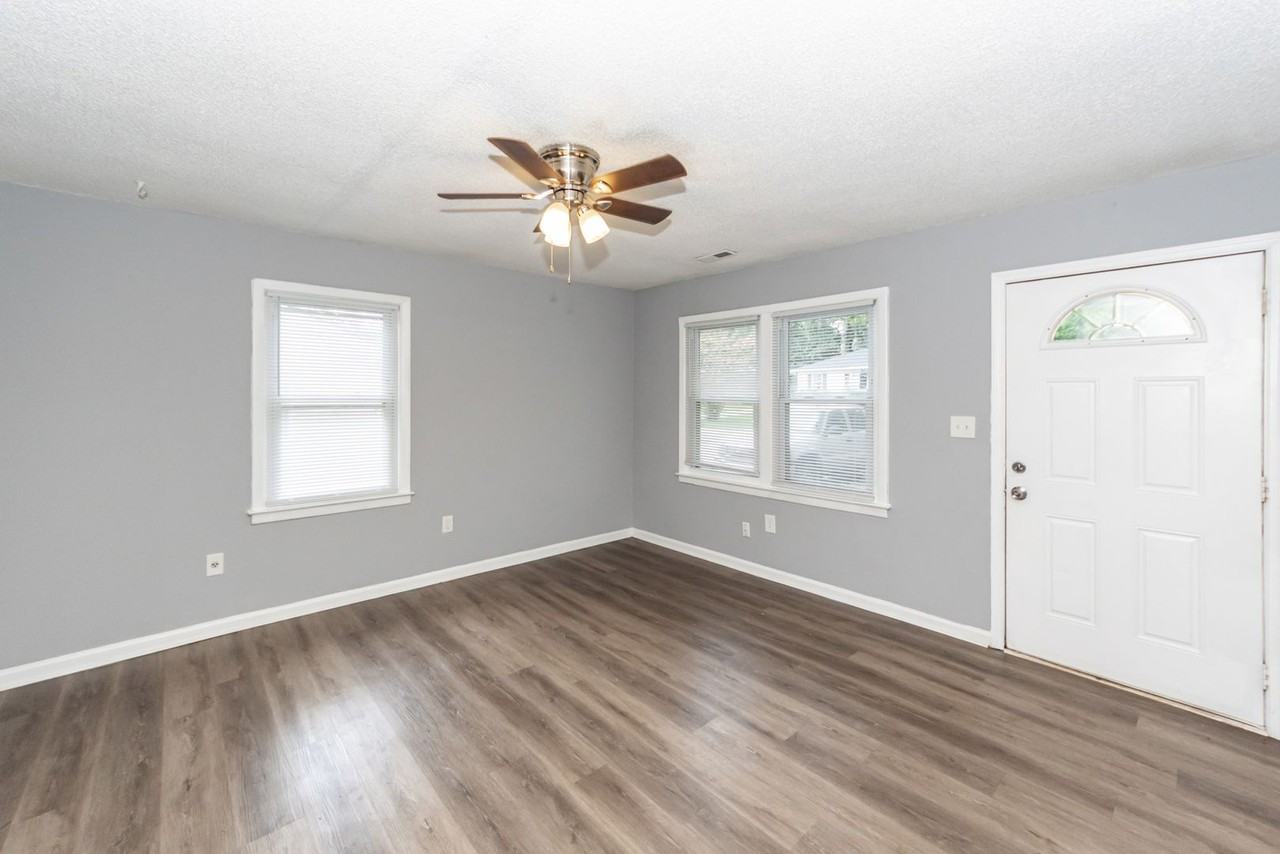 1529 Marietta St - Photo 5 of 31