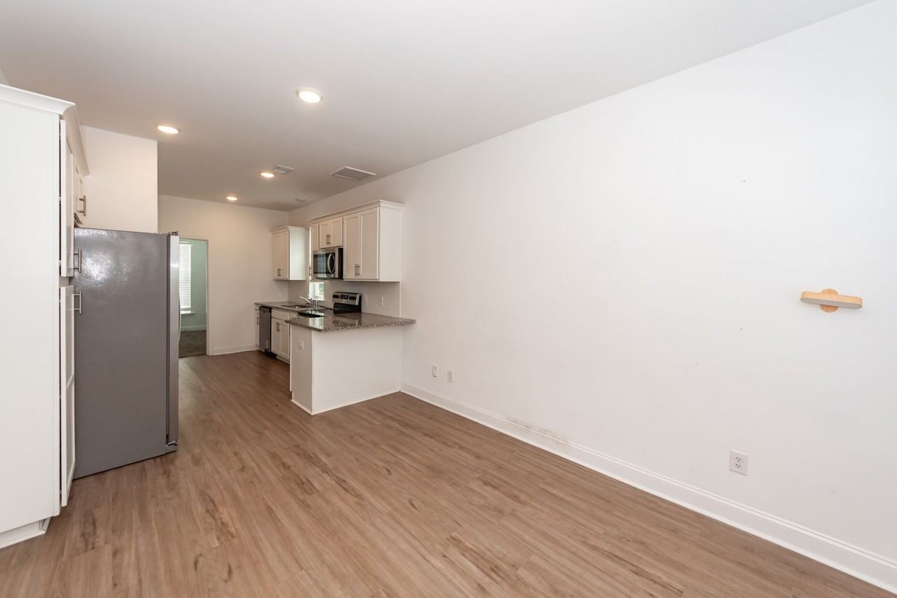 7102 Channel Park Dr - Photo 4 of 29