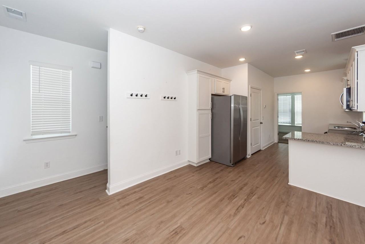 7102 Channel Park Dr - Photo 5 of 29
