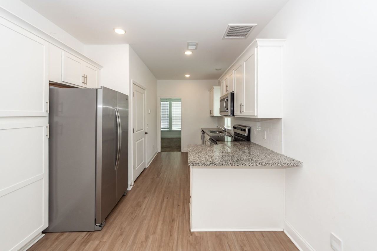 7102 Channel Park Dr - Photo 7 of 29