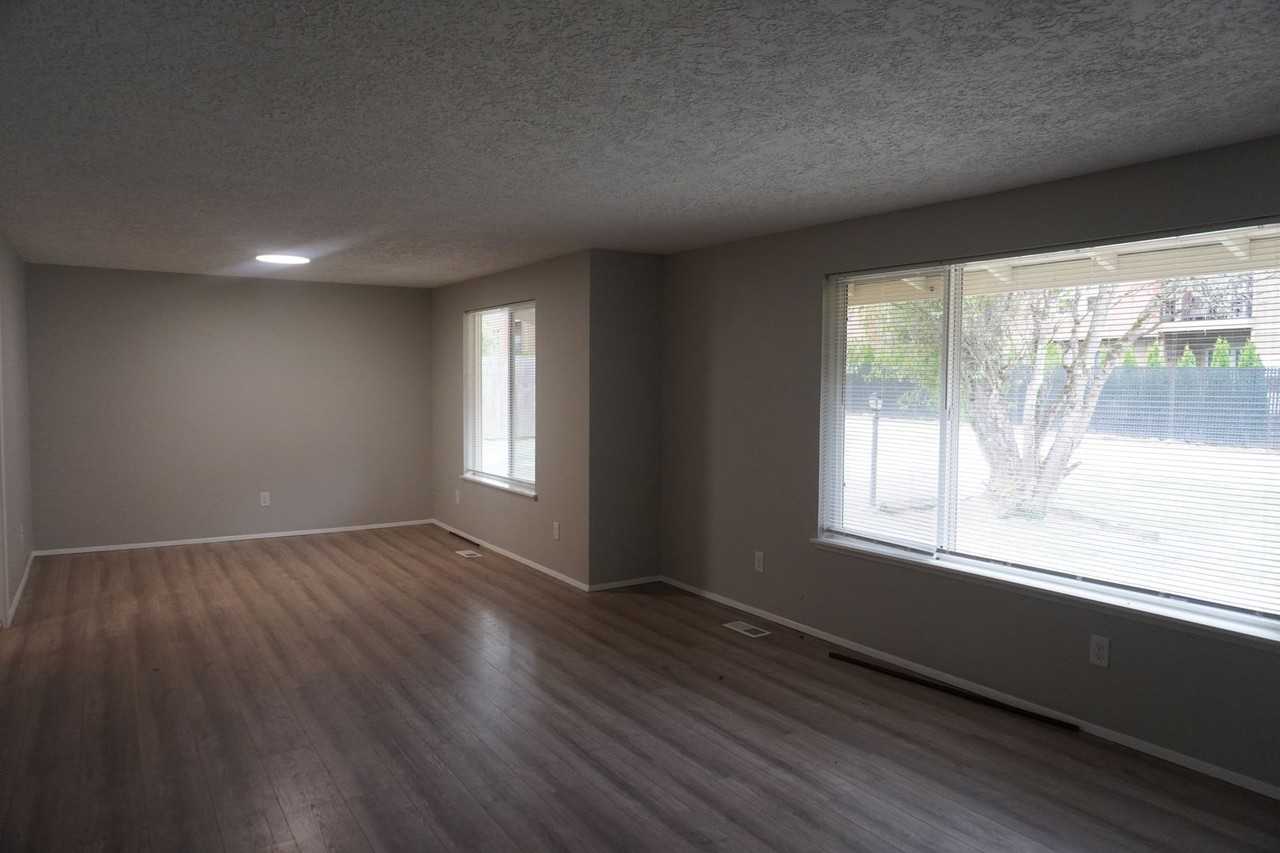 2238 Ne 179th St - Photo 2 of 11