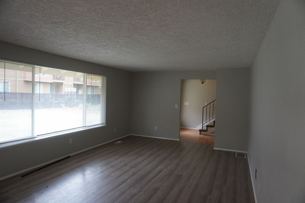 2238 Ne 179th St - Photo 3 of 11