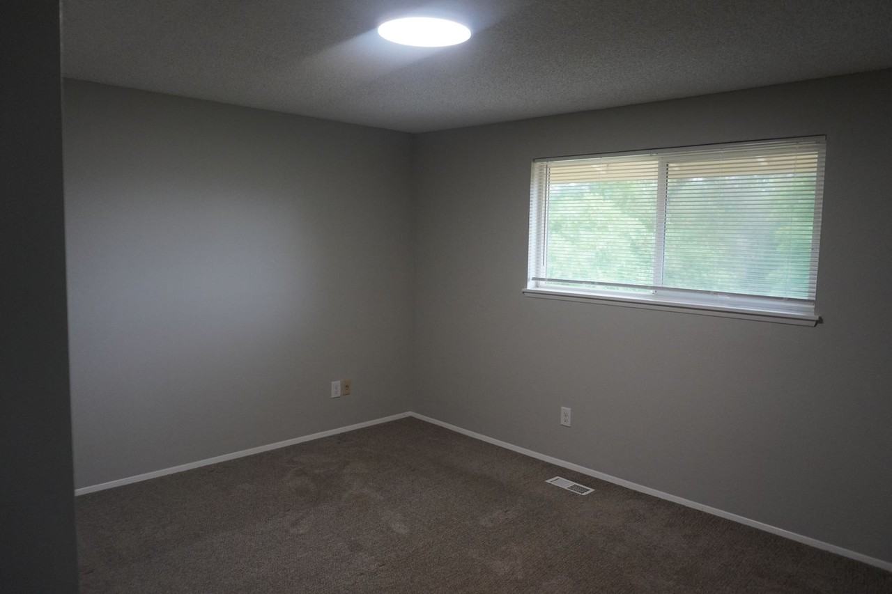 2238 Ne 179th St - Photo 7 of 11
