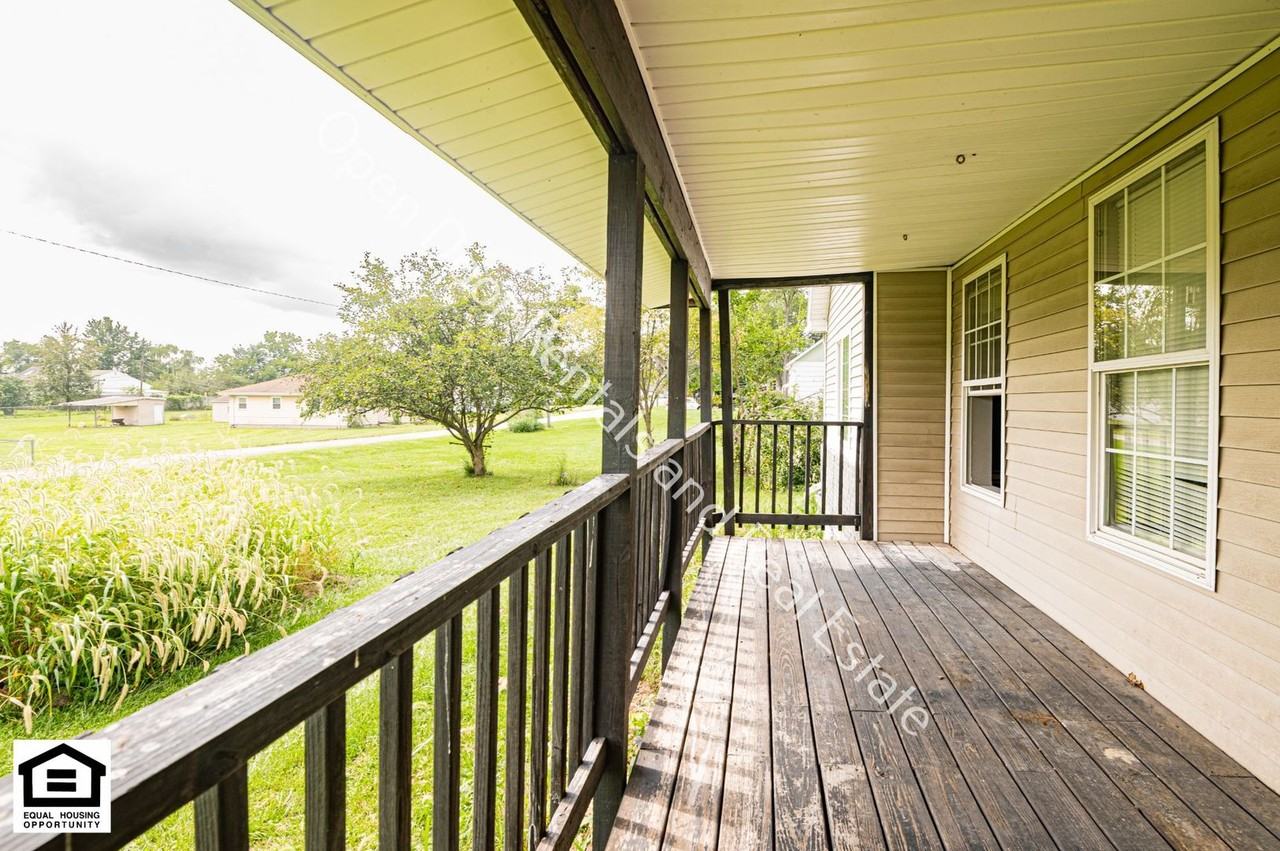 1418 Sunshine Dr - Photo 2 of 20
