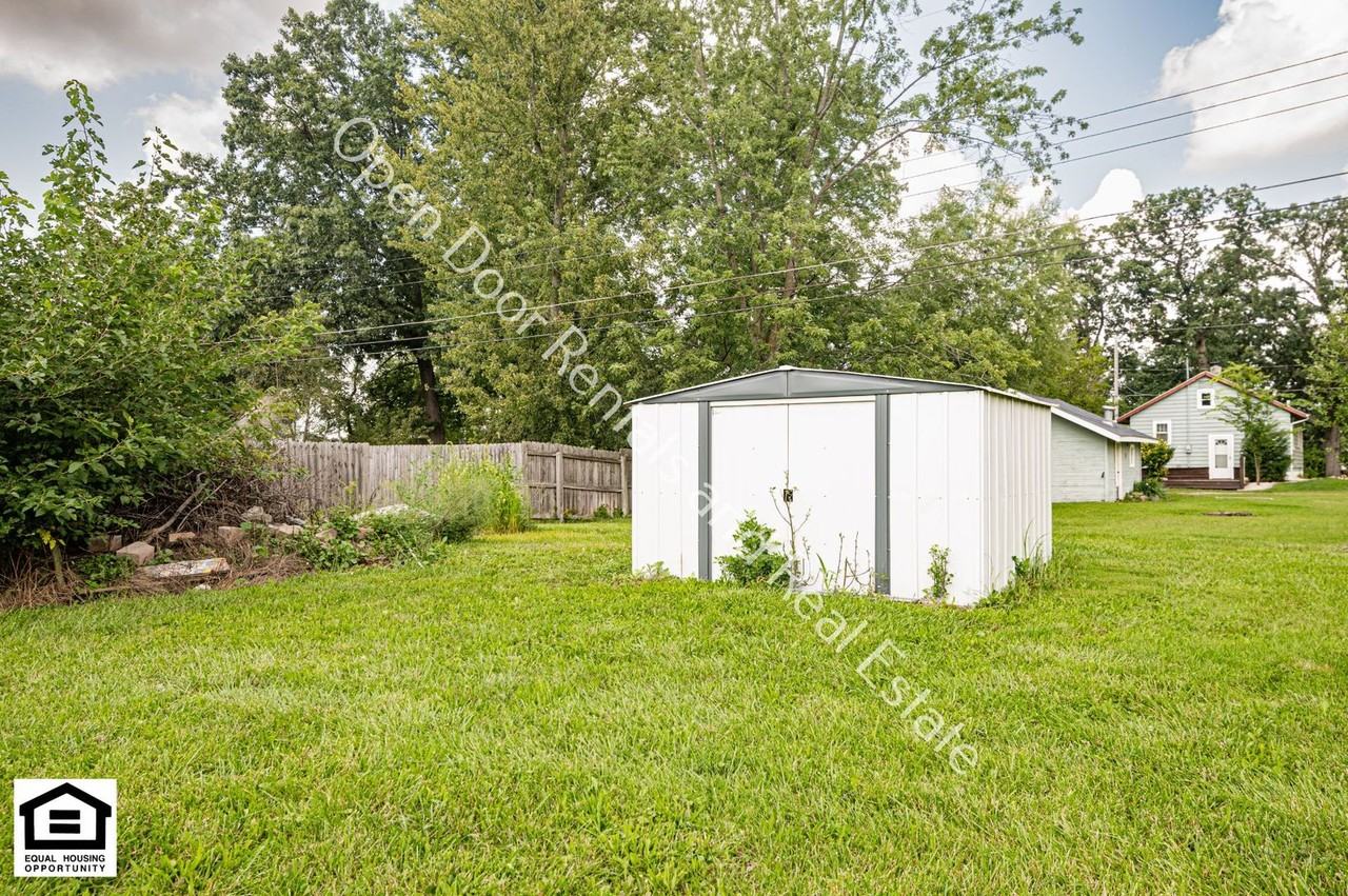 1418 Sunshine Dr - Photo 5 of 20
