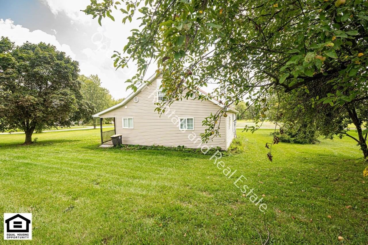 1418 Sunshine Dr - Photo 7 of 20