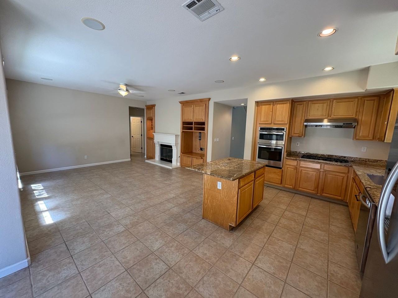 5411 Asterwood Dr - Photo 6 of 35