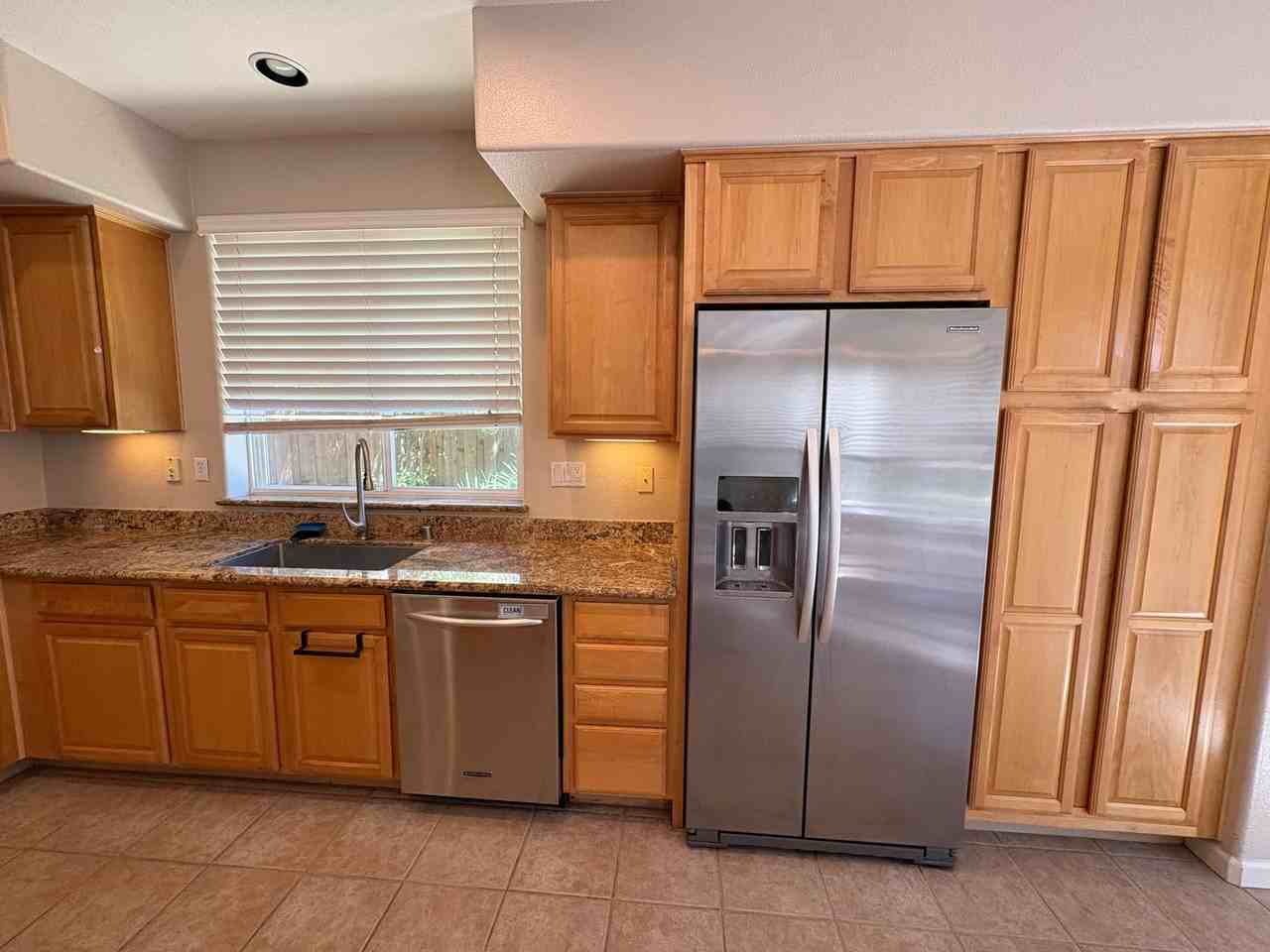 5411 Asterwood Dr - Photo 7 of 35