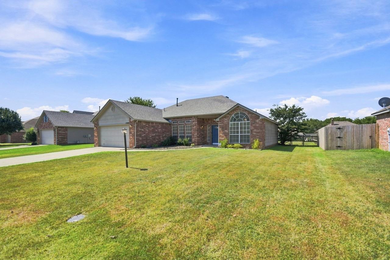 11268 S 275th East Ave - Photo 2 of 22