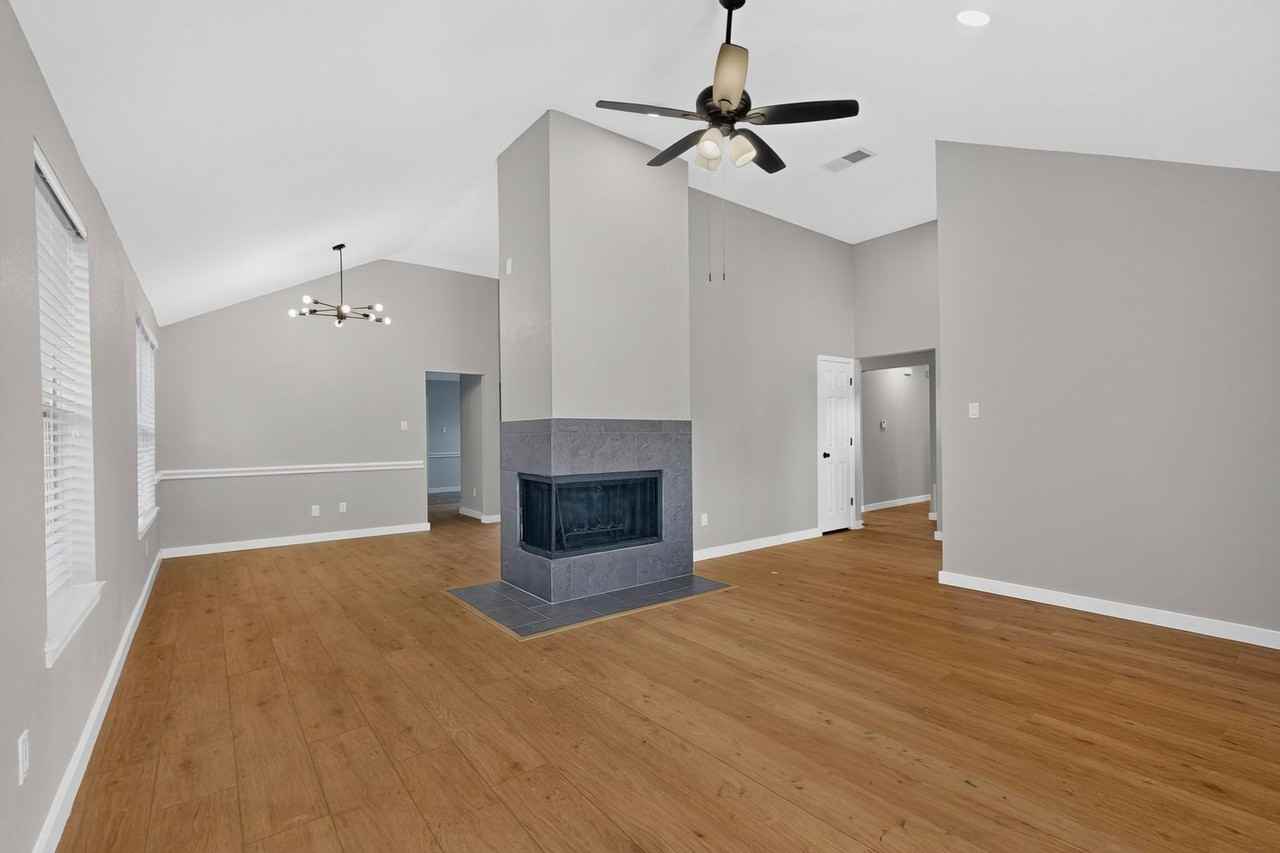 405 Phillips Dr - Photo 7 of 44