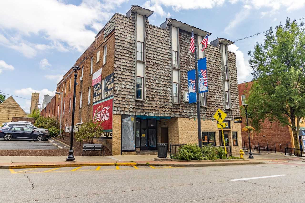 Downtown Morgantown Apartments | Steps from WVU | 1 & 2 Bedrooms Available - Photo 2 of 50