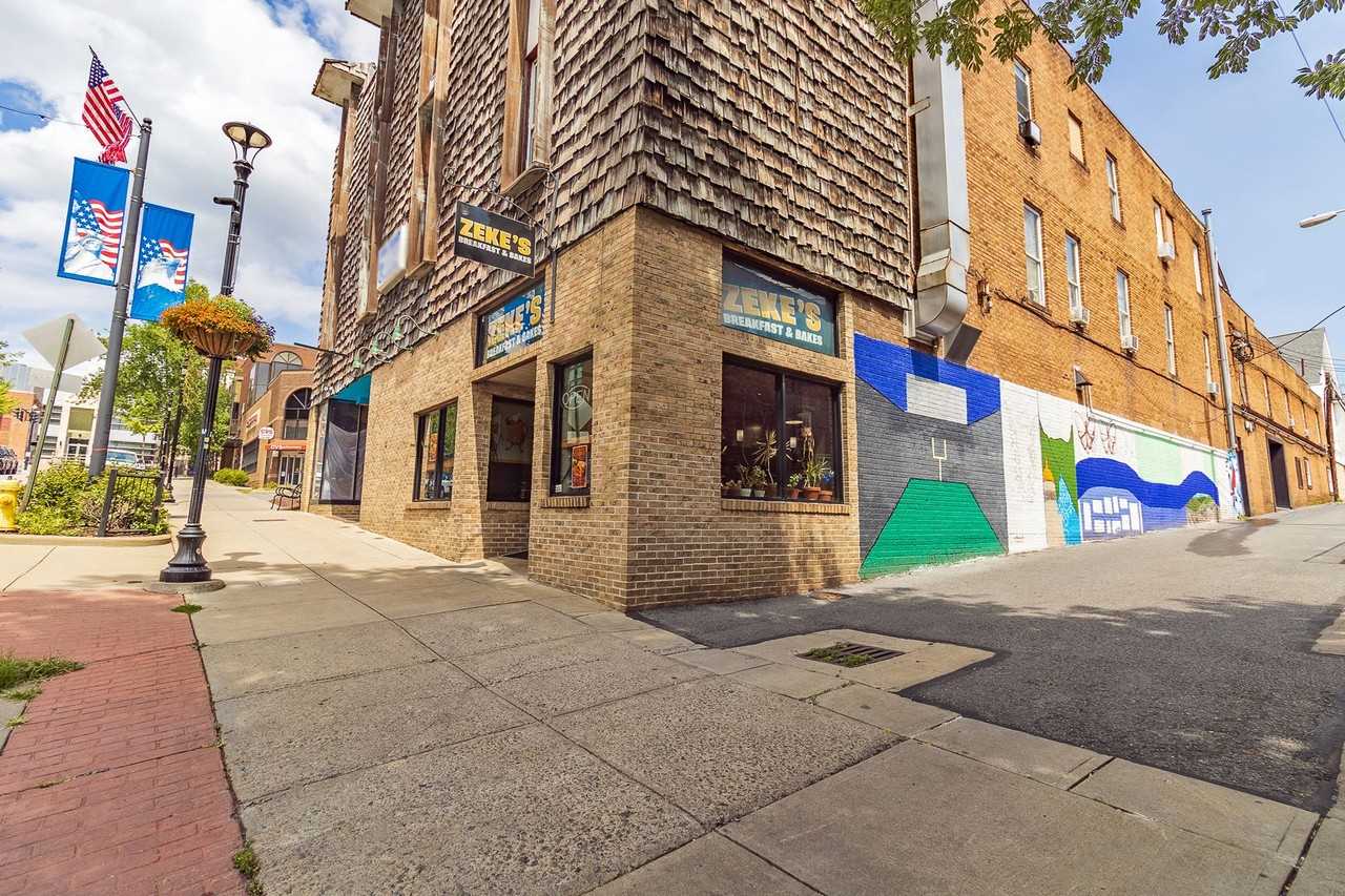 Downtown Morgantown Apartments | Steps from WVU | 1 & 2 Bedrooms Available - Photo 3 of 50