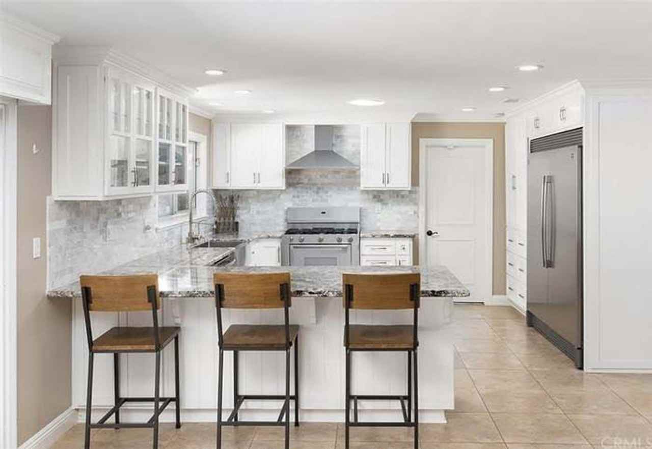 18332 Rainier Dr - Photo 3 of 26