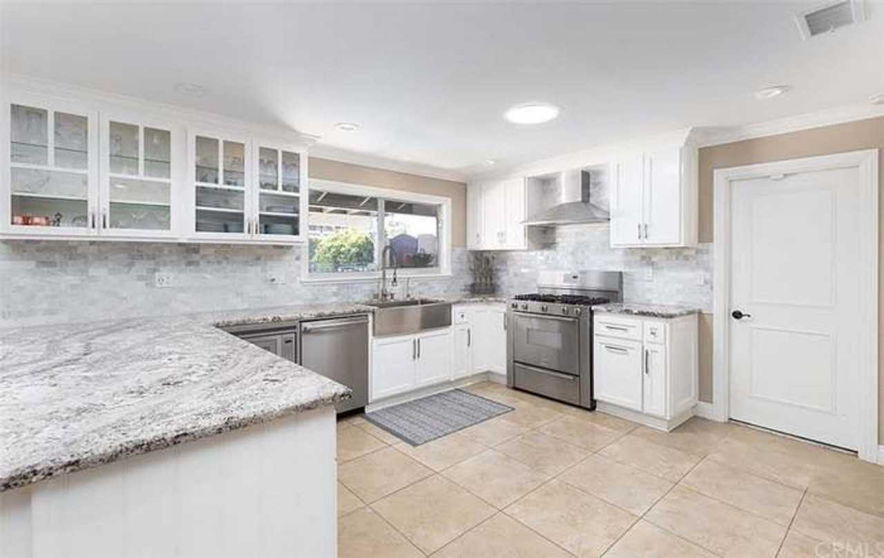 18332 Rainier Dr - Photo 4 of 26