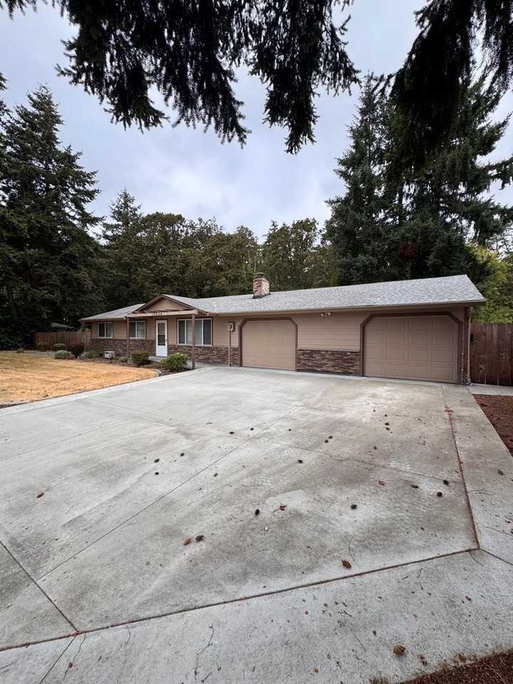 10604 Ne 47th St - Photo 3 of 20