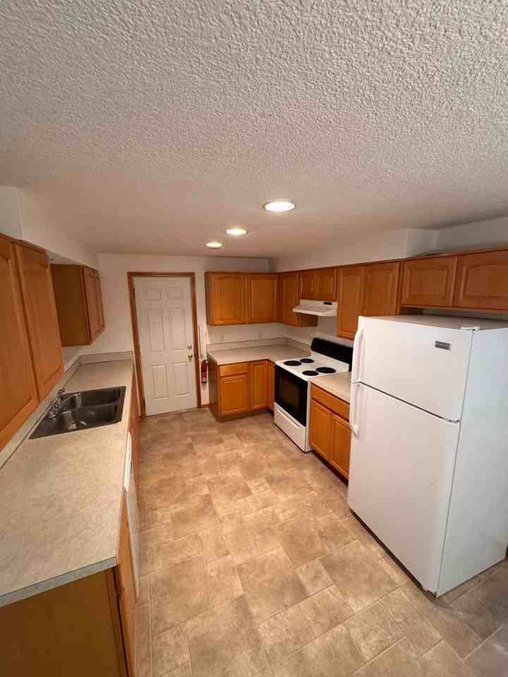 10604 Ne 47th St - Photo 7 of 20