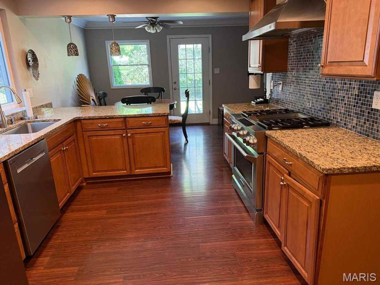 1842 Shadywood Ct - Photo 3 of 16