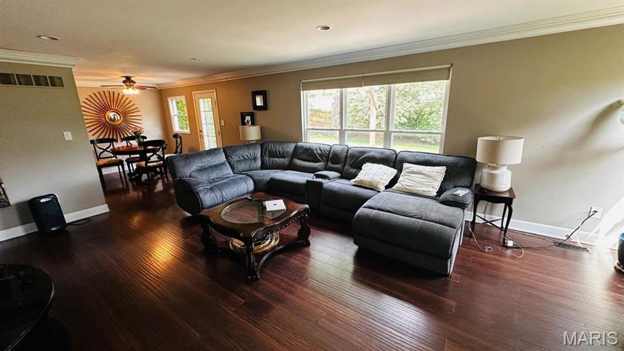 1842 Shadywood Ct - Photo 6 of 16