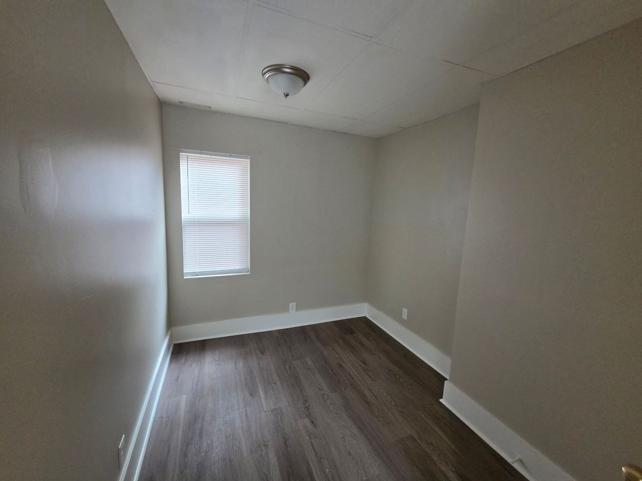 2402 Rowan St - Photo 7 of 27