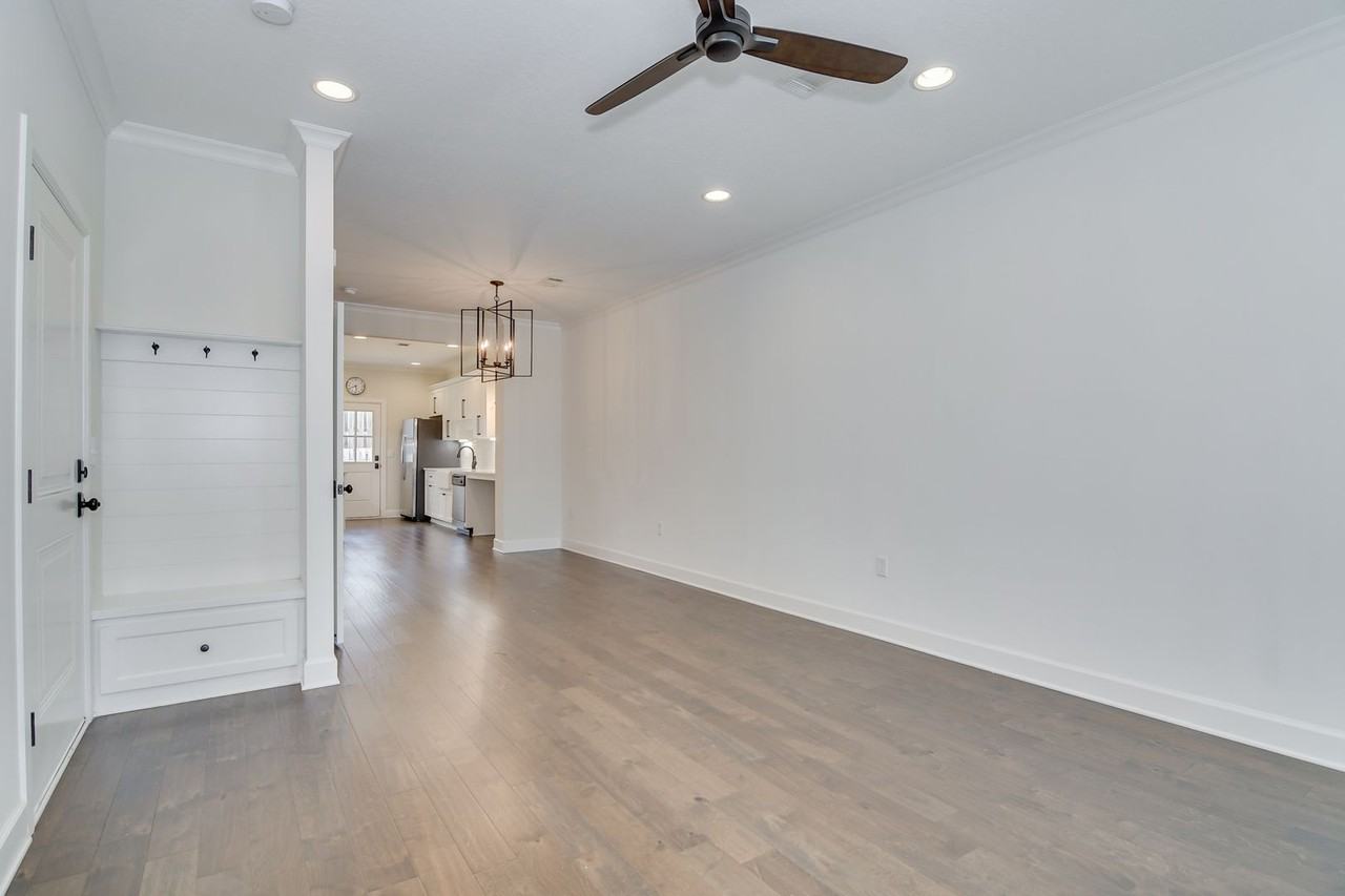 1923 Avenel Ln - Photo 6 of 36