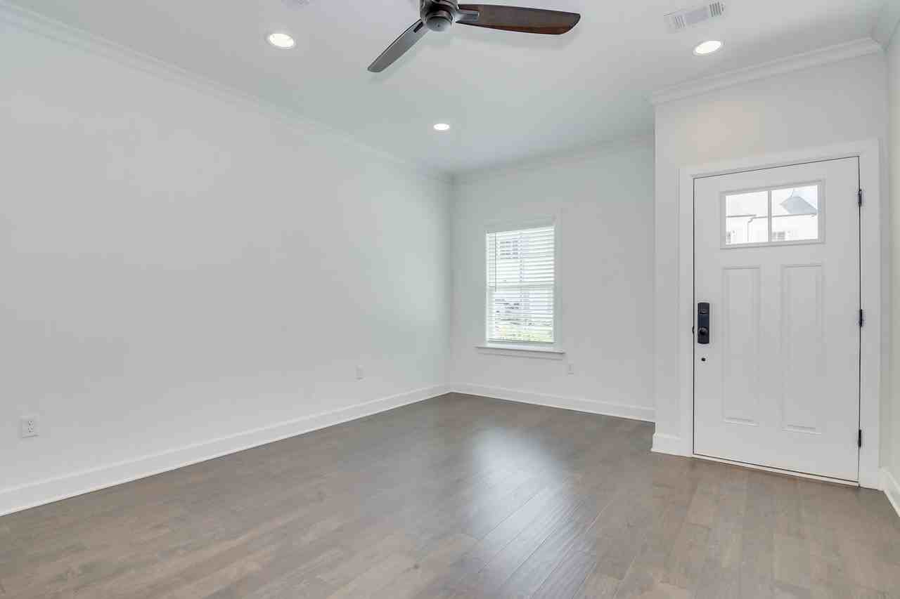 1923 Avenel Ln - Photo 7 of 36