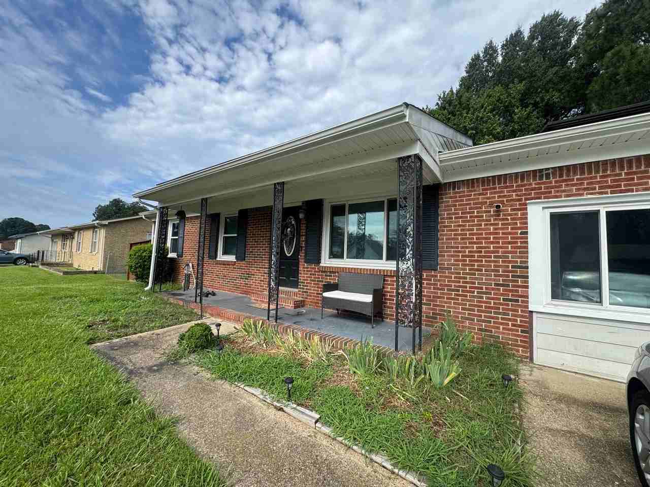 2041 Midway Ave - Photo 2 of 17