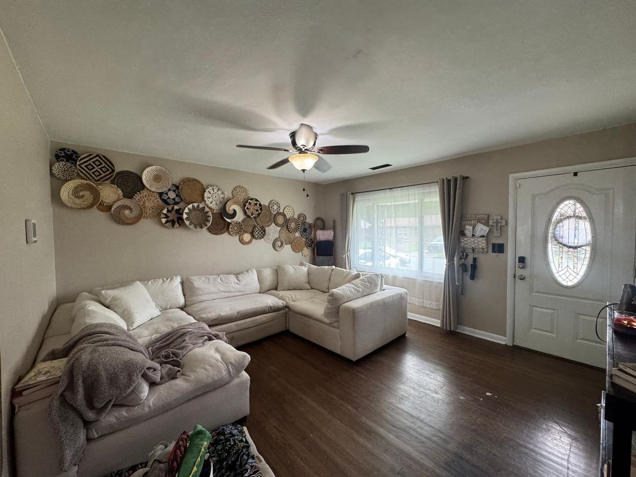 2041 Midway Ave - Photo 3 of 17