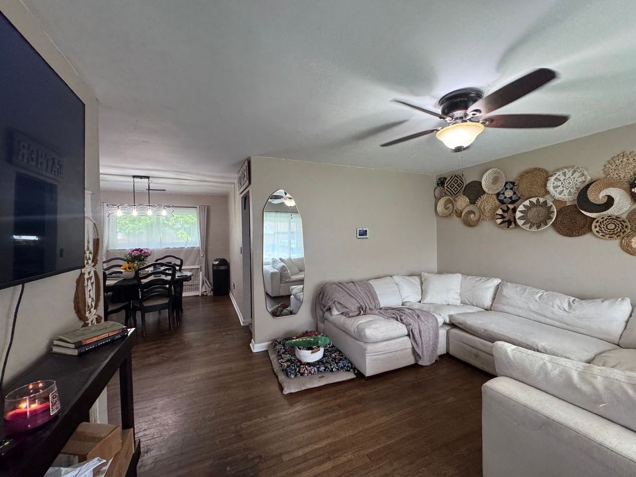 2041 Midway Ave - Photo 4 of 17