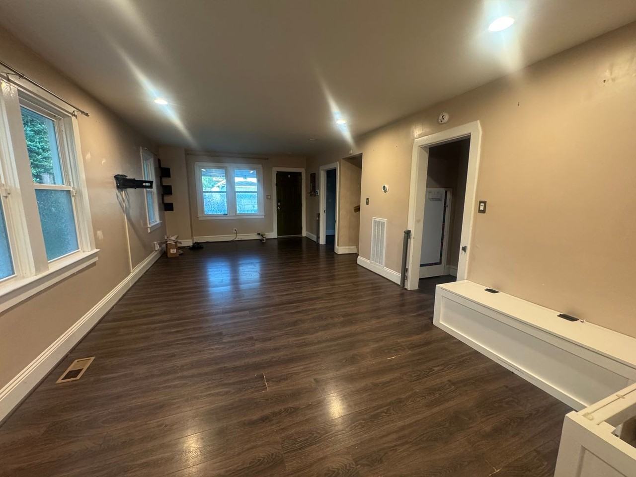 1525 Hawthorne Dr - Photo 2 of 18