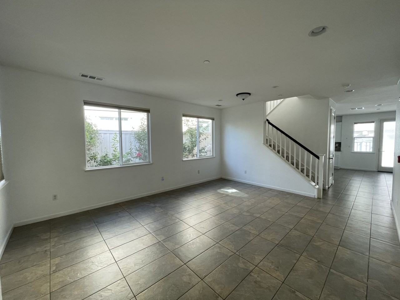 1348 Encore Dr - Photo 5 of 33