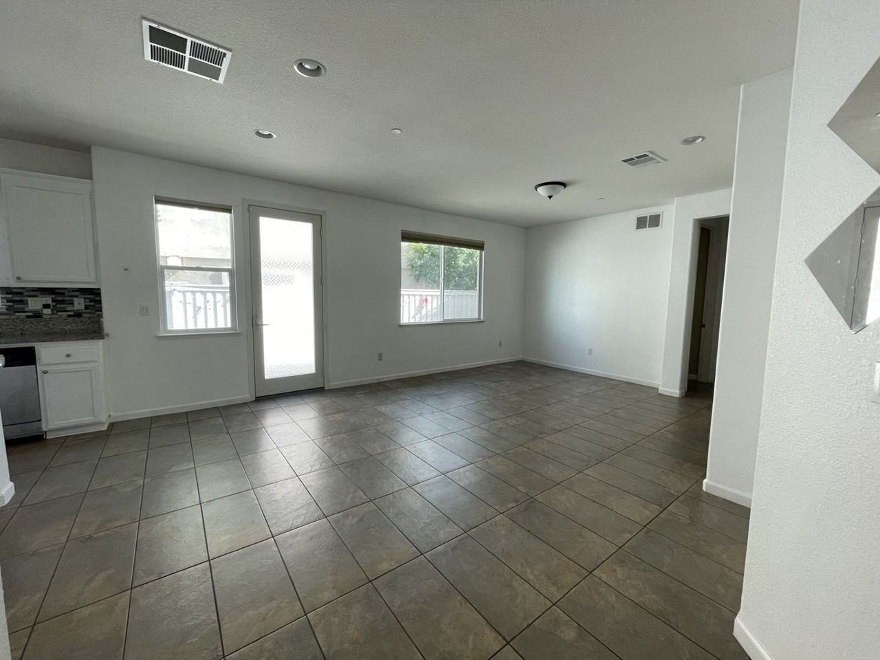 1348 Encore Dr - Photo 7 of 33