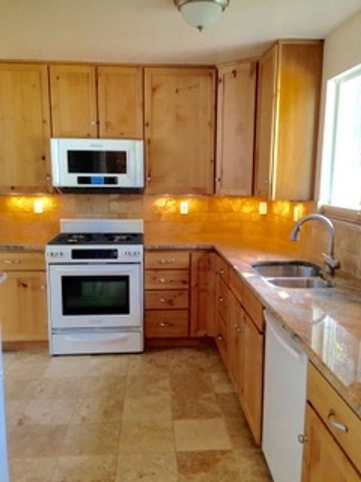 945 Grape Ave - Photo 2 of 11
