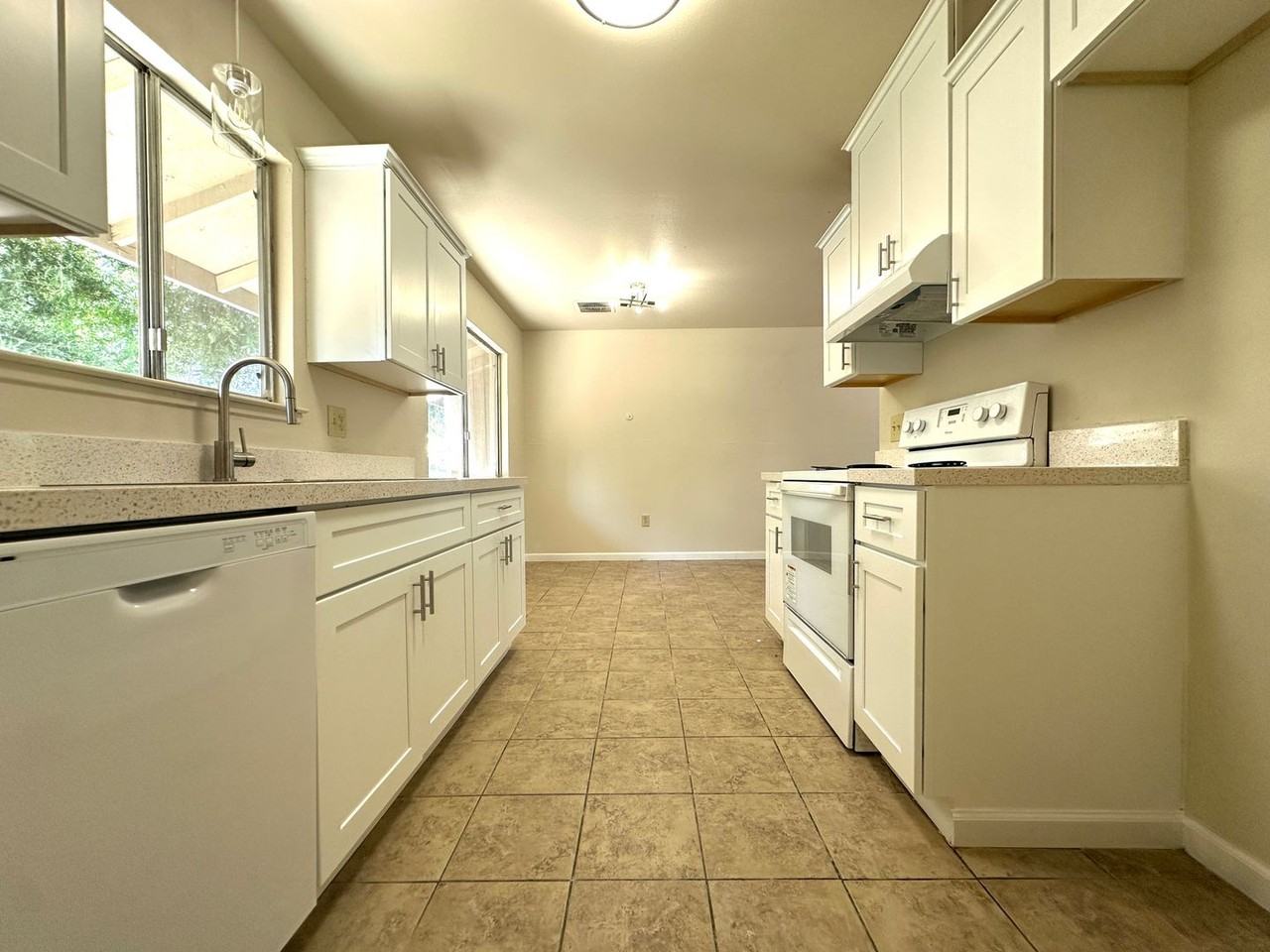 525 Downing Ln - Photo 4 of 29