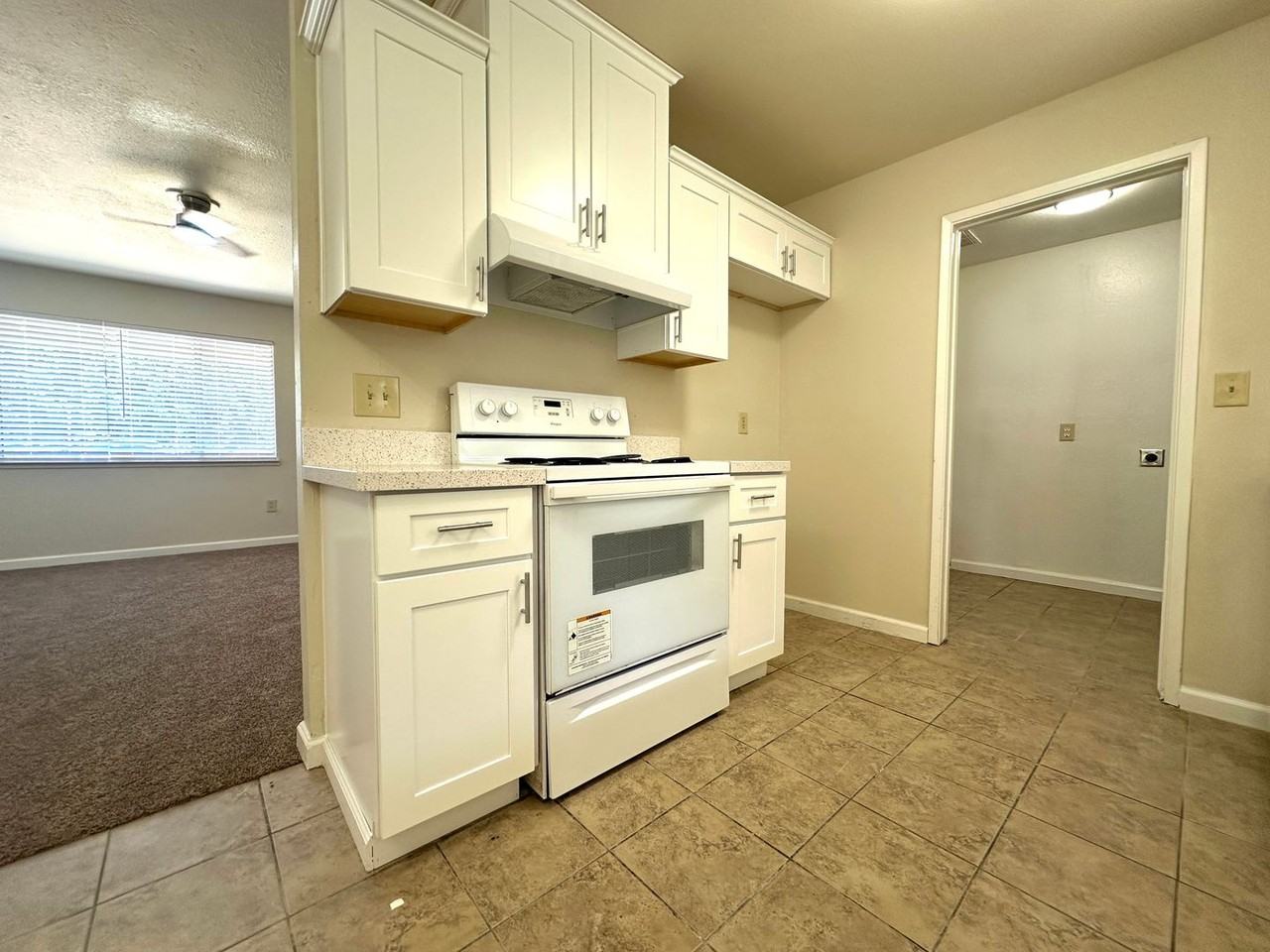 525 Downing Ln - Photo 7 of 29