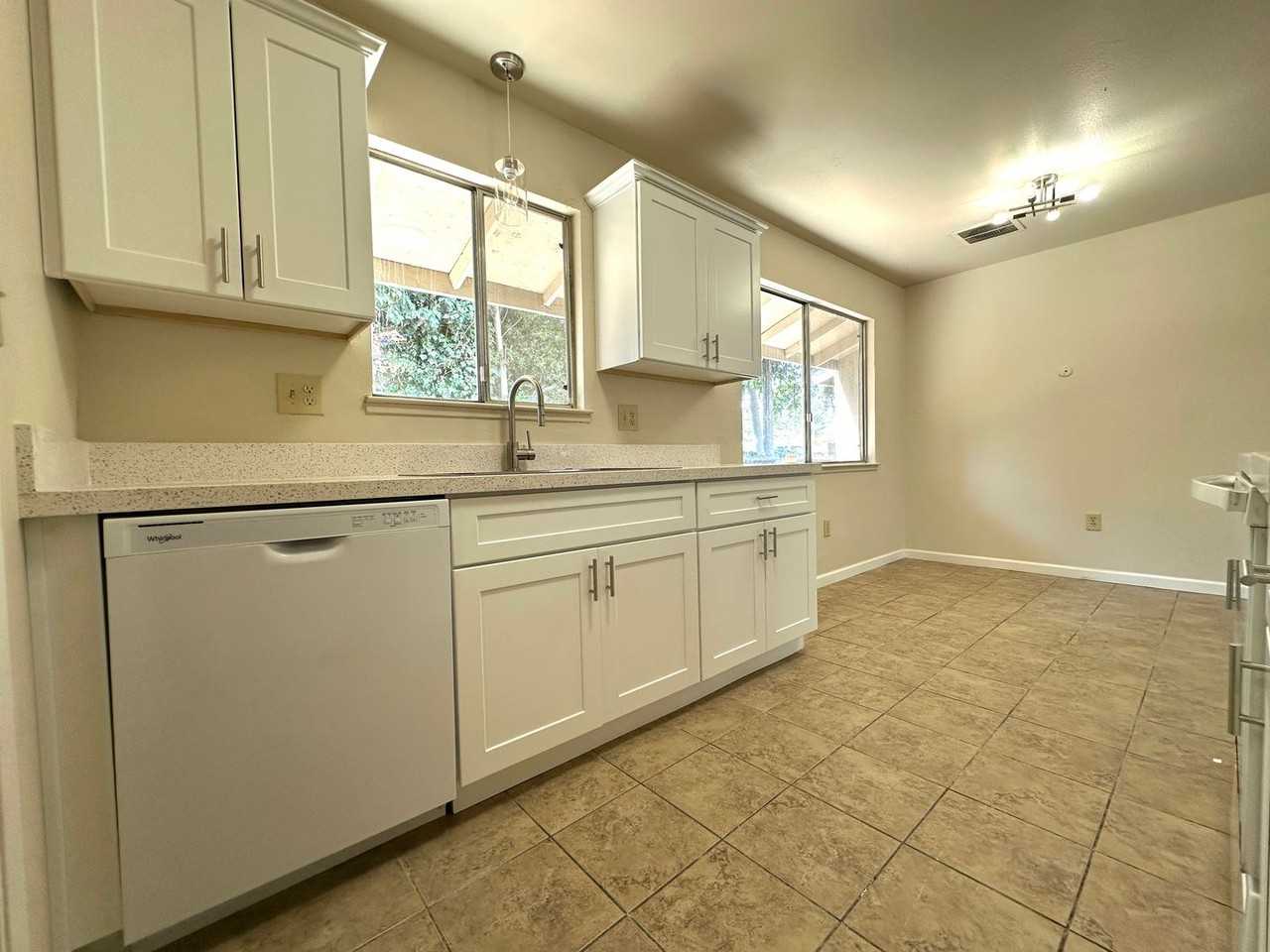 525 Downing Ln - Photo 7 of 27