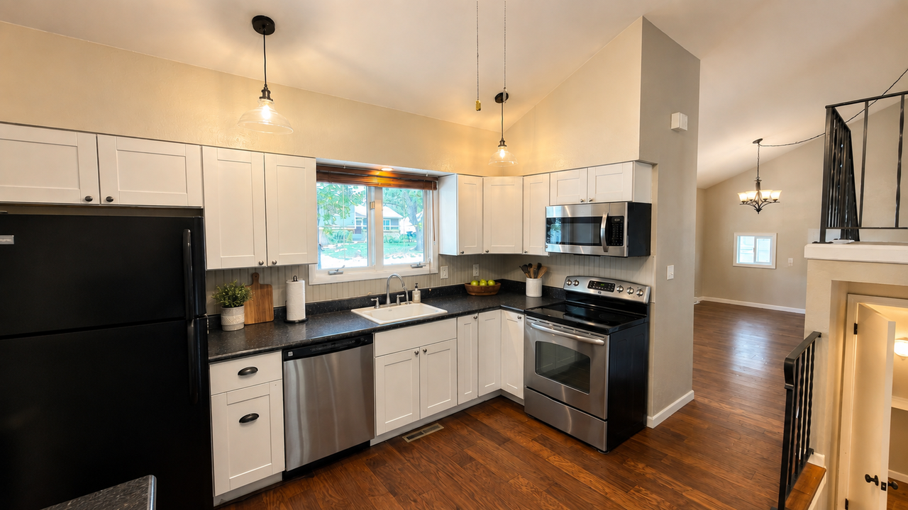1202 Paloverde Dr - Photo 3 of 25