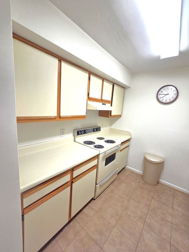 3858 Staffordshire Ln - Photo 4 of 17