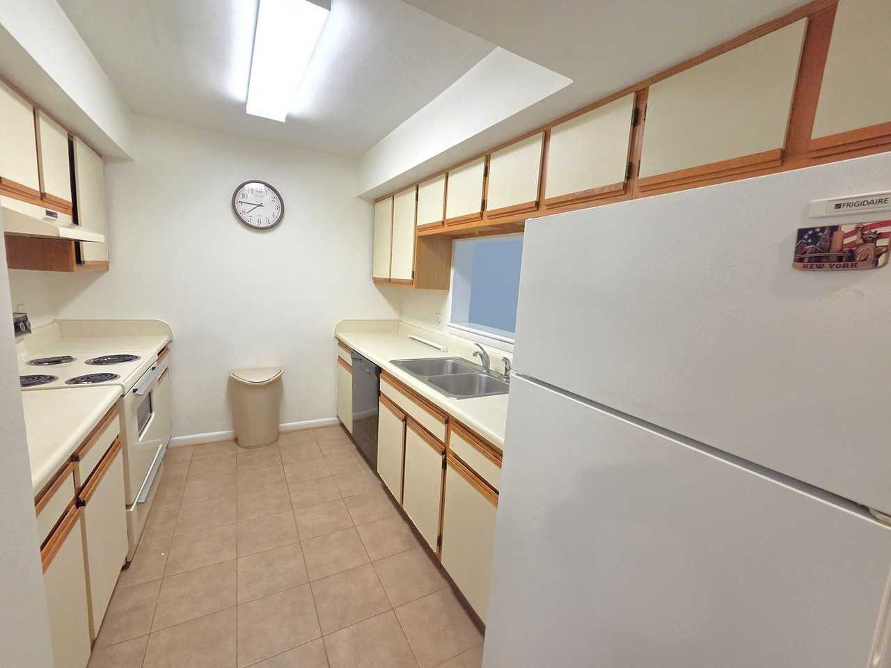 3858 Staffordshire Ln - Photo 5 of 17
