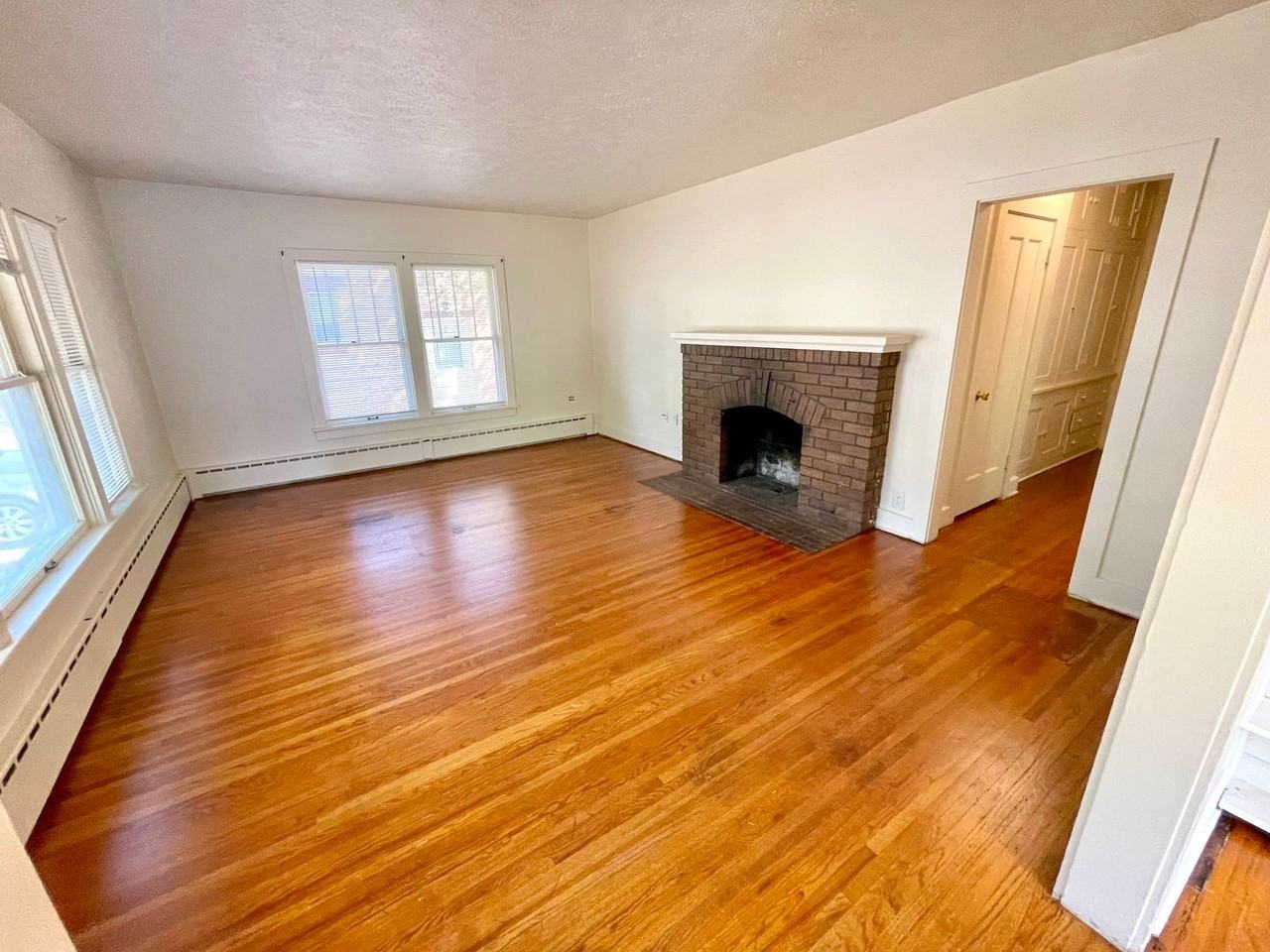 630 S Whitcomb St - Photo 3 of 47